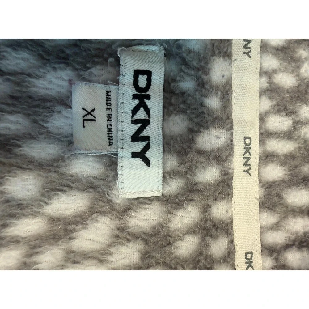 DKNY Womens‎ XL Pajama Set Grey White Animal Print Fleece Long Sleeve Pants 2pc